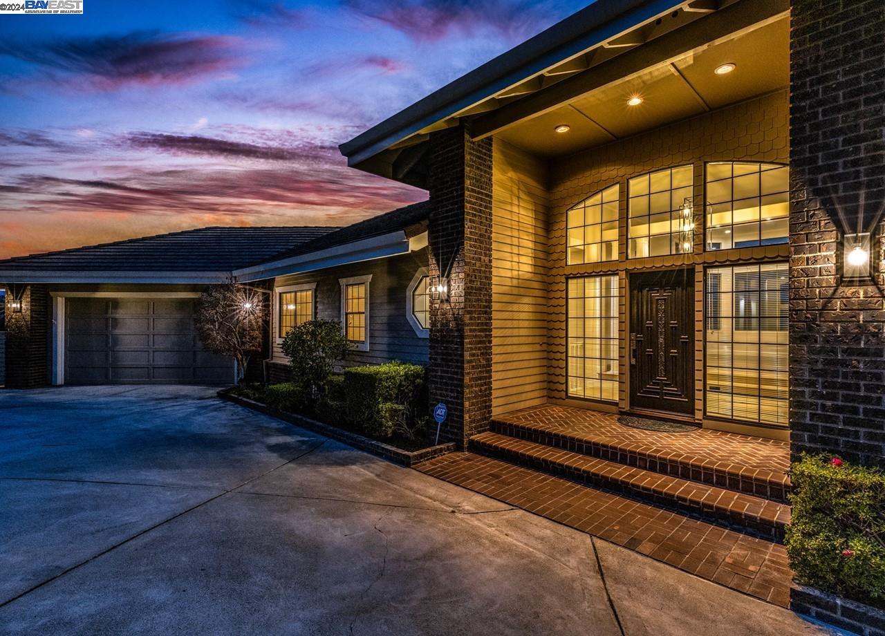 528 Oakshire Pl