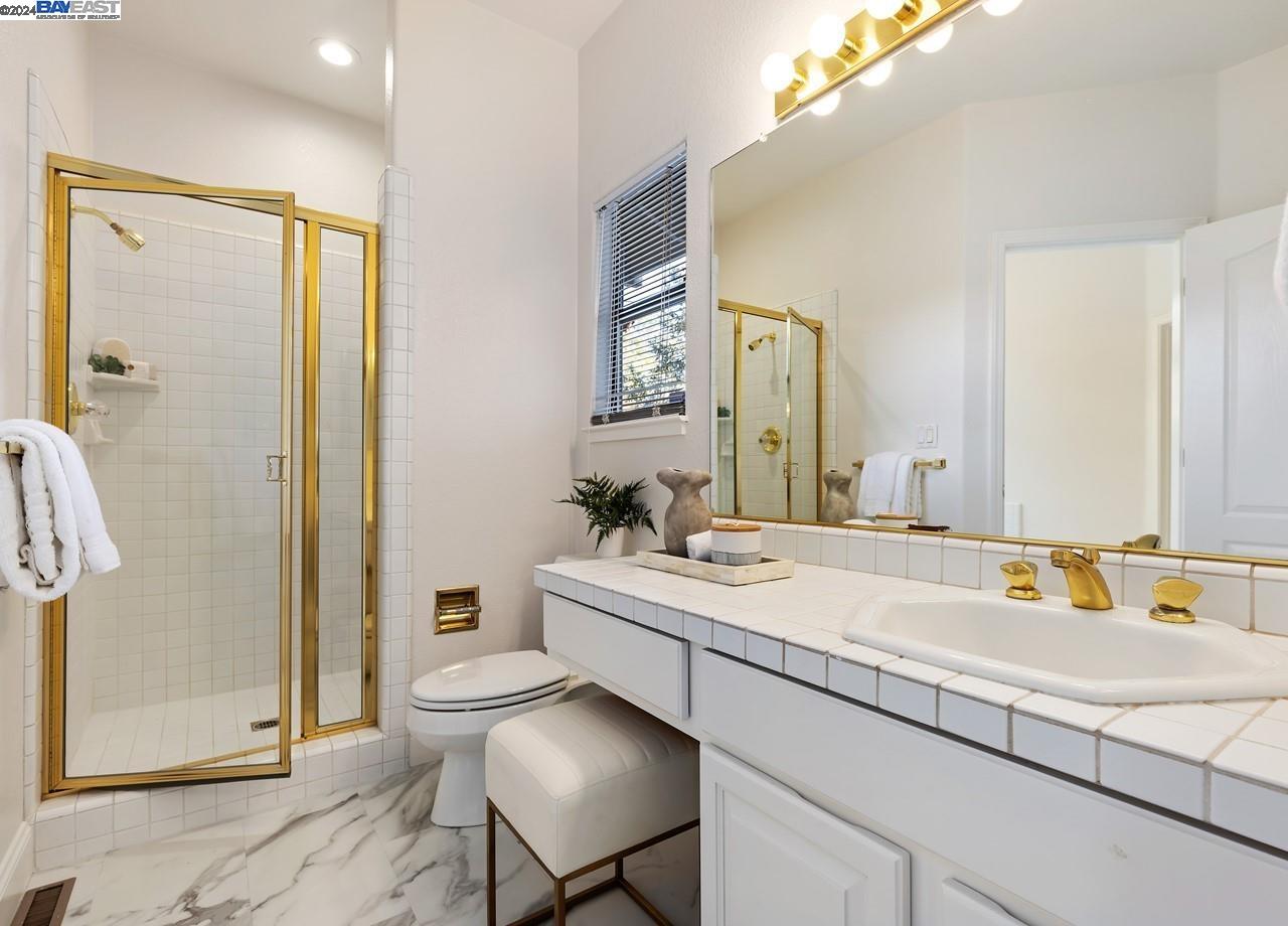 528 Oakshire Pl