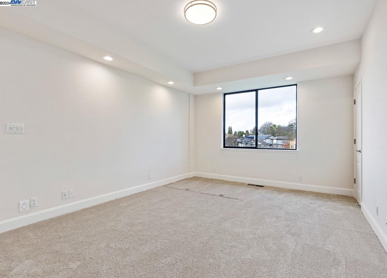 528 Oakshire Pl
