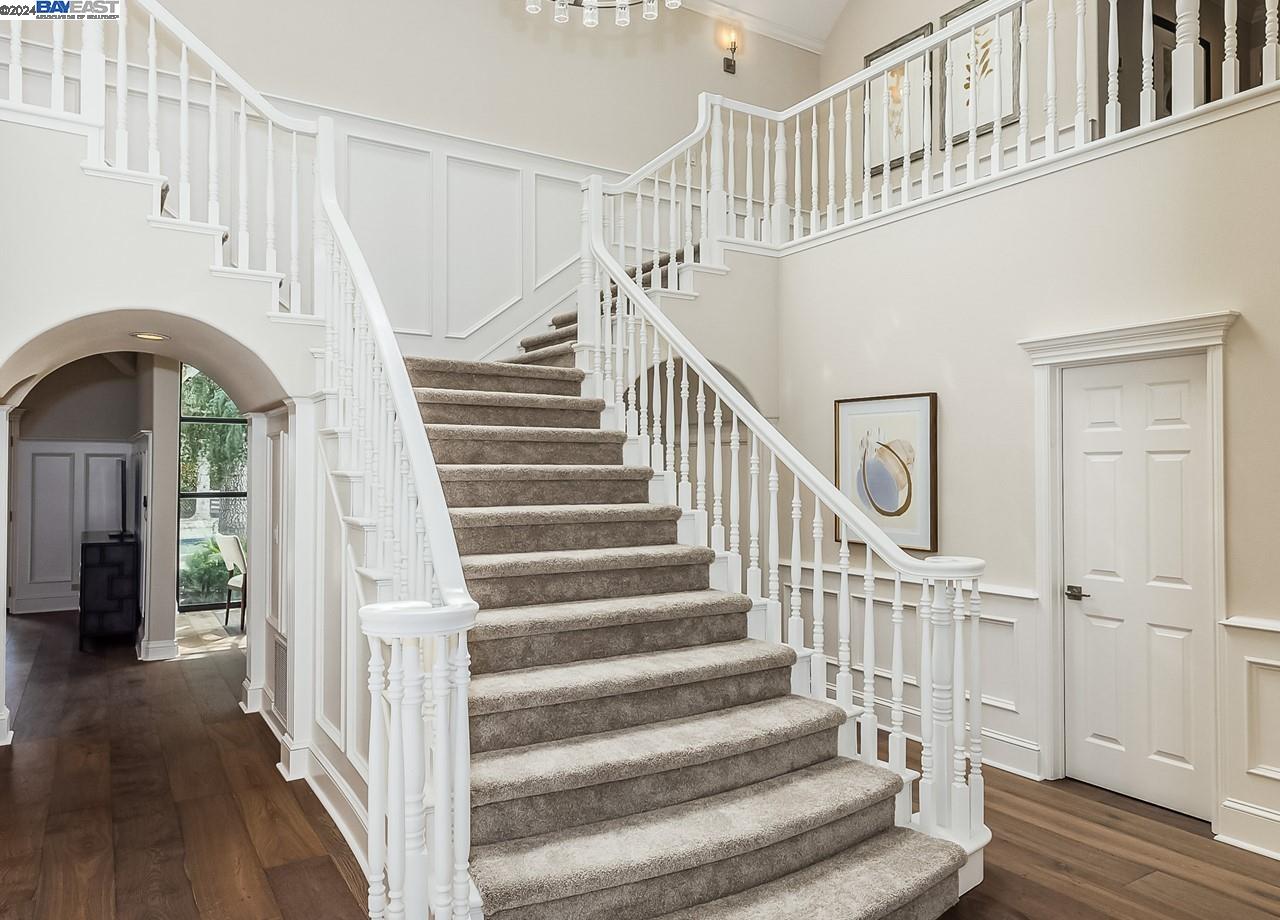 214 S Ridge Ct