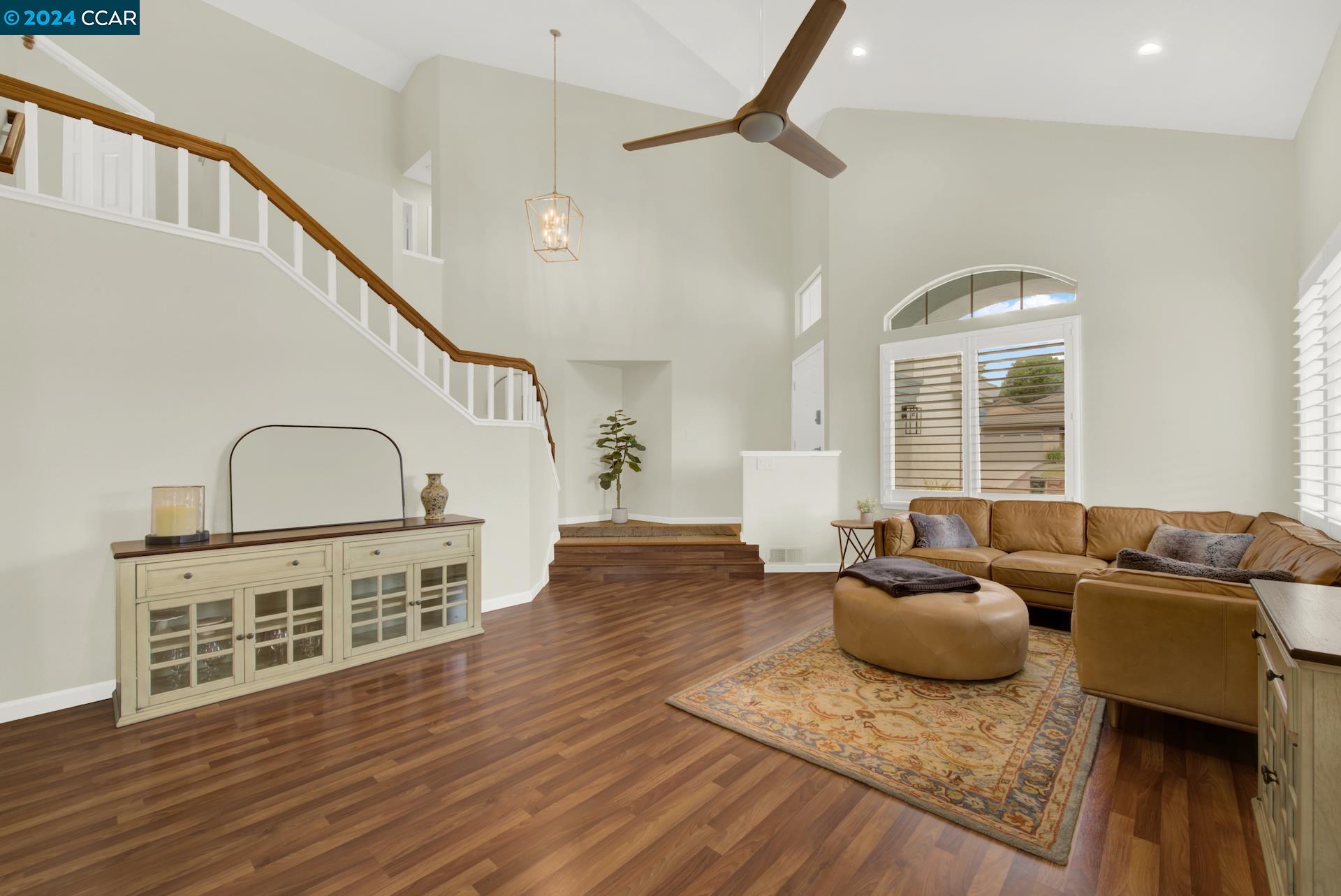 728 Primrose Ln