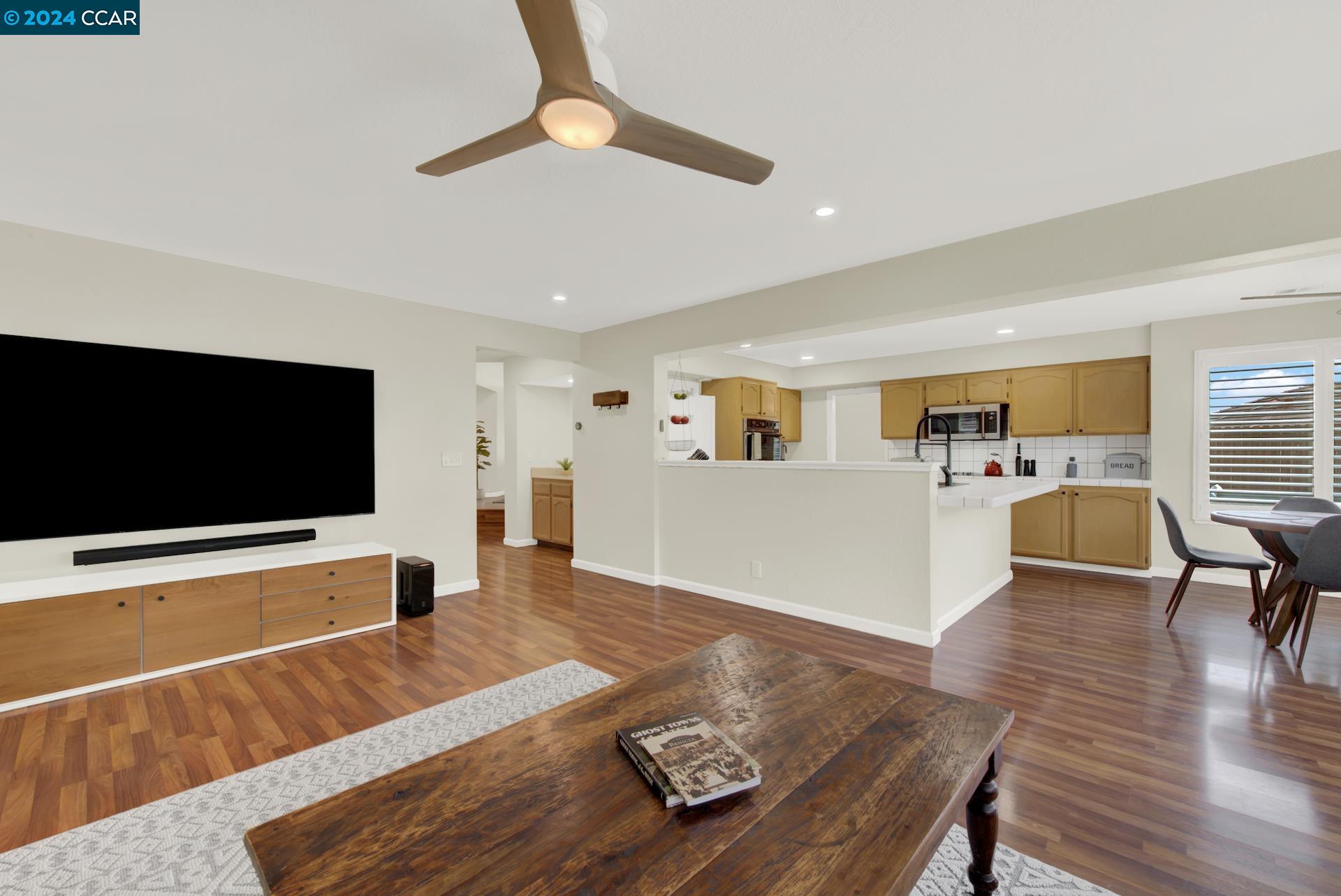 728 Primrose Ln