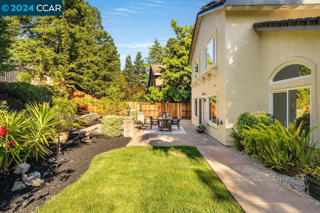 575 Grimsby Ln