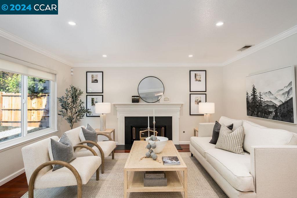 575 Grimsby Ln