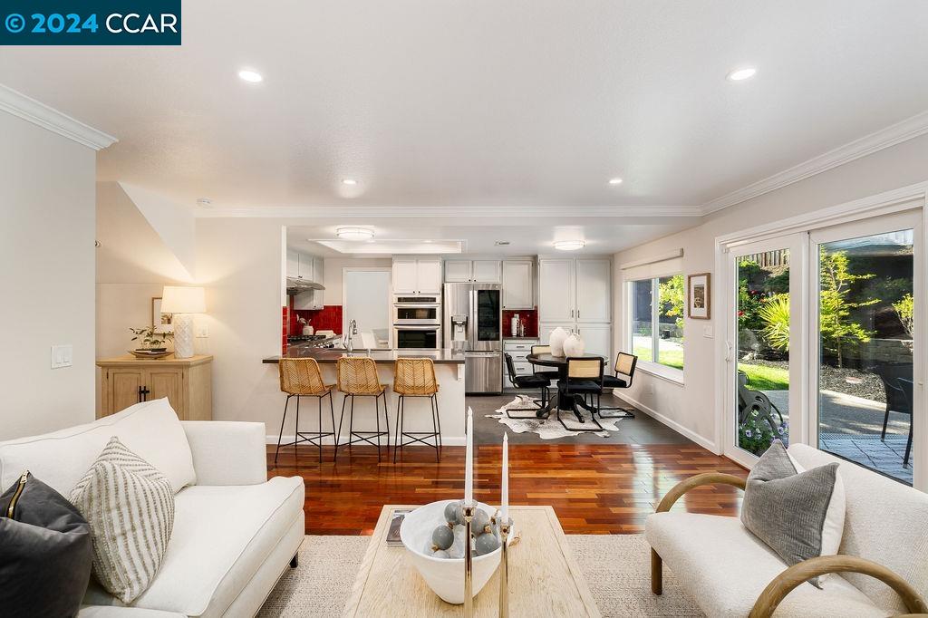 575 Grimsby Ln