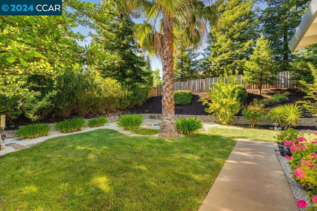 575 Grimsby Ln