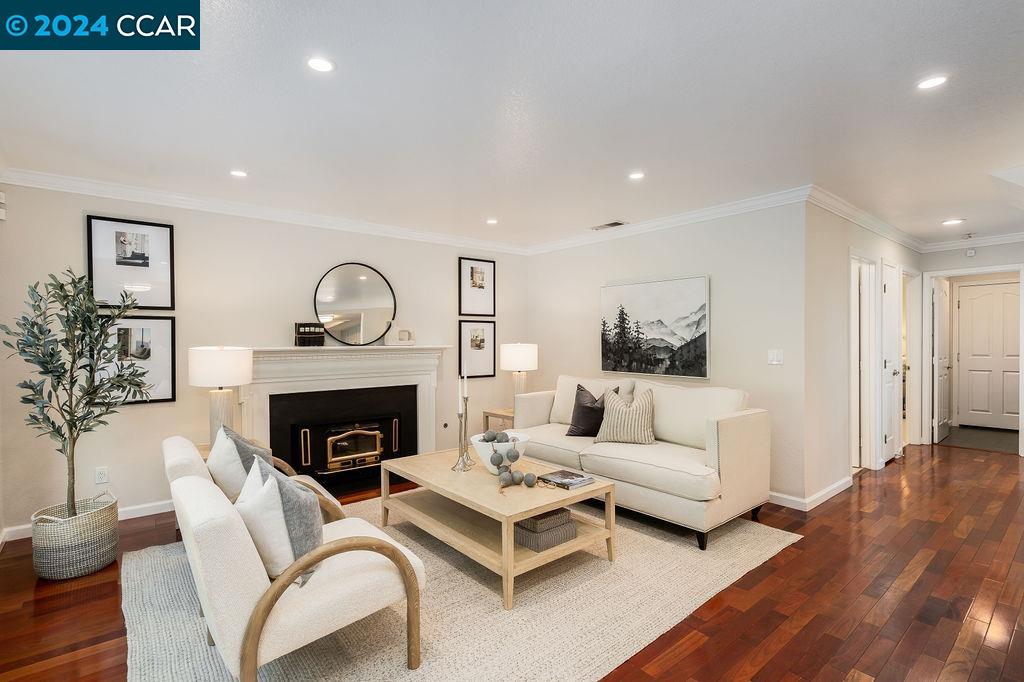 575 Grimsby Ln