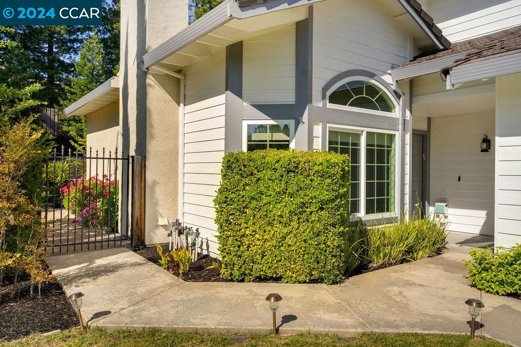 575 Grimsby Ln