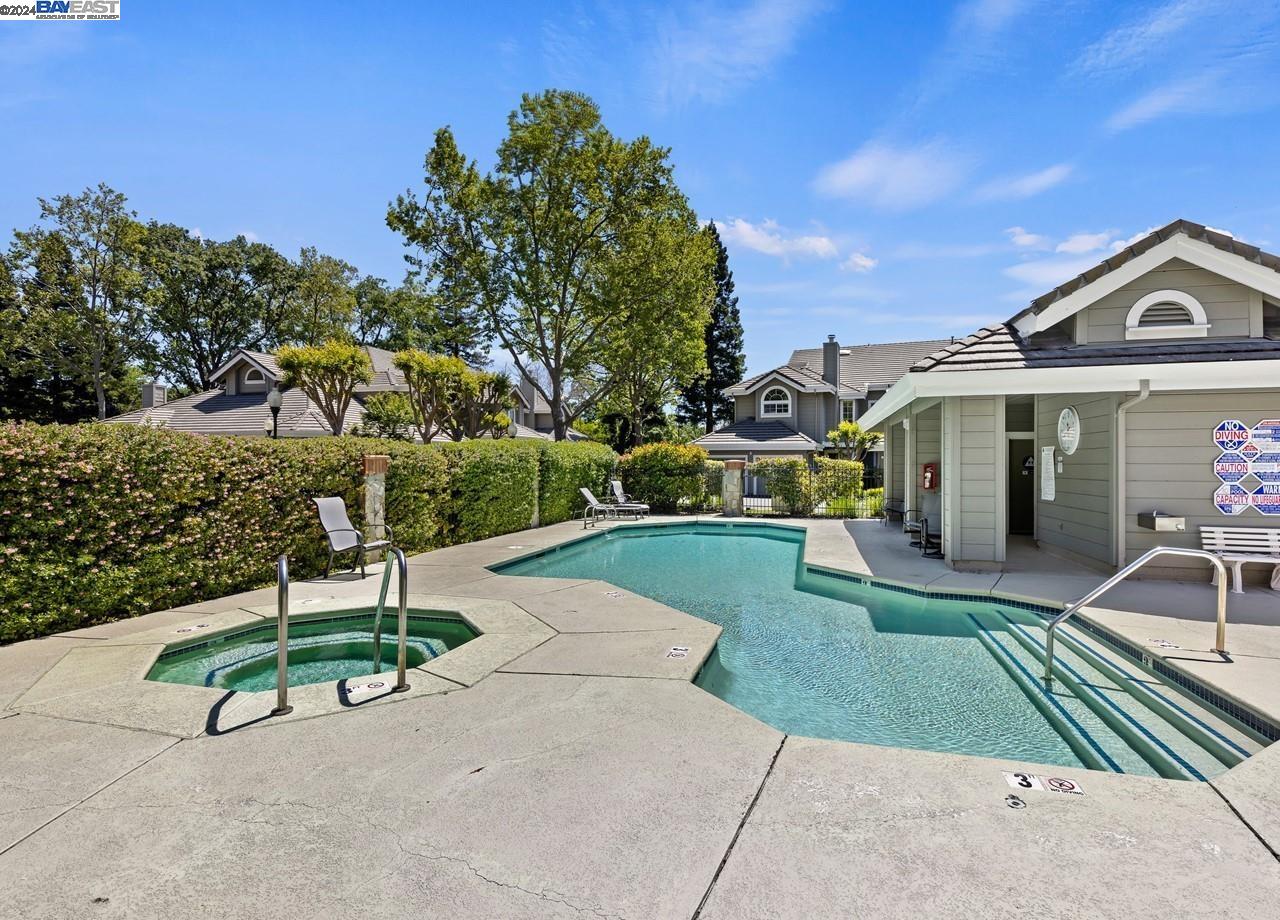 9 Danville Oak Pl