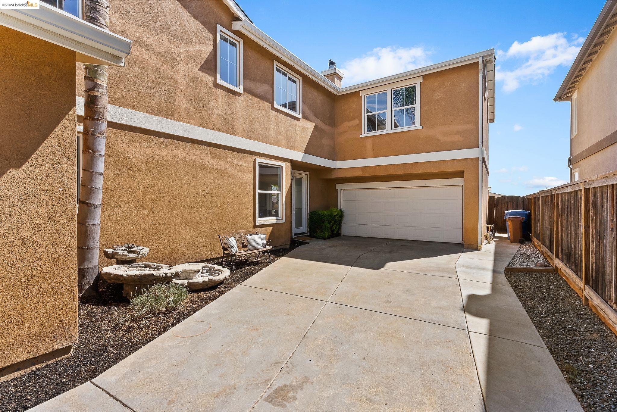 781 Crocket Ct