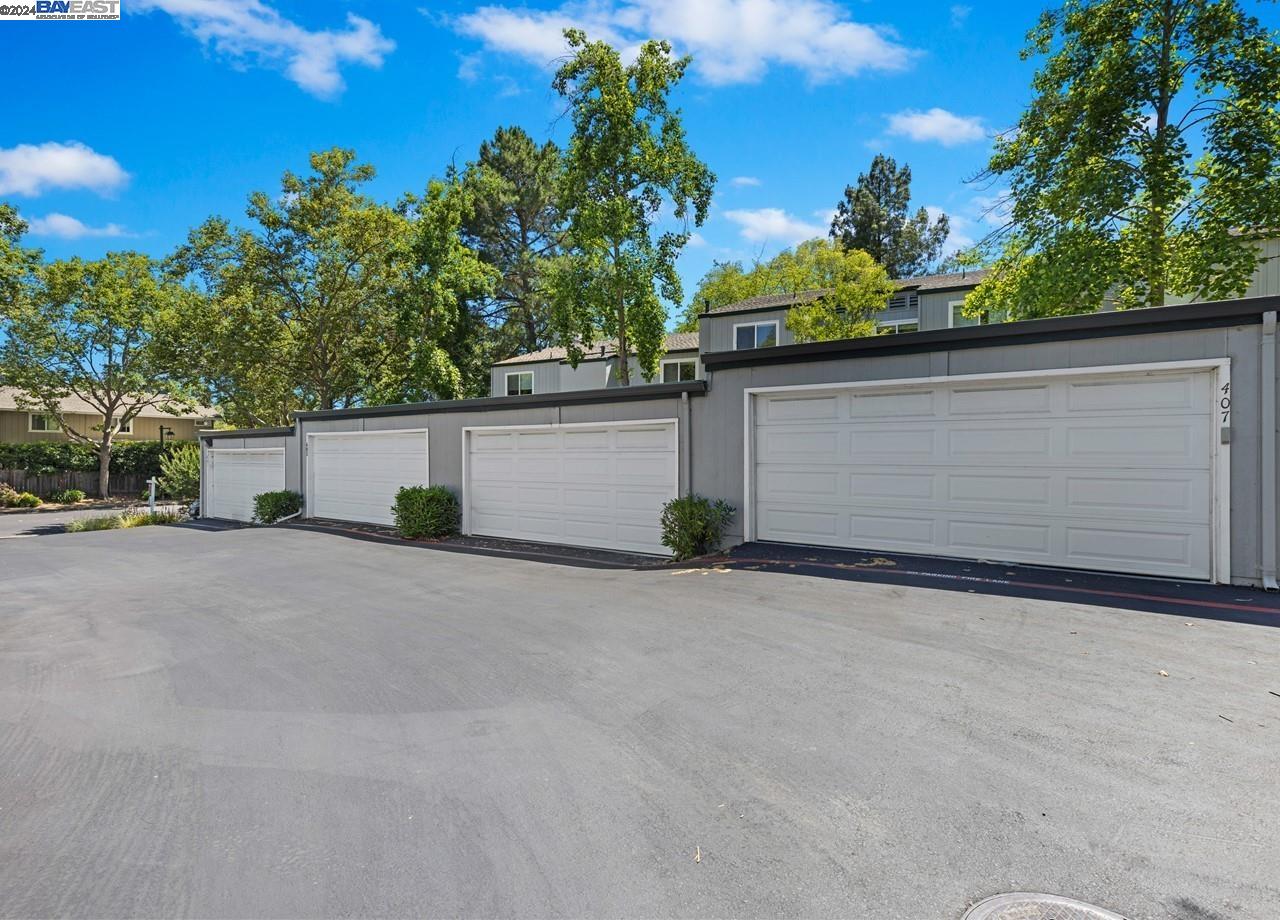 405 Old Orchard Ct