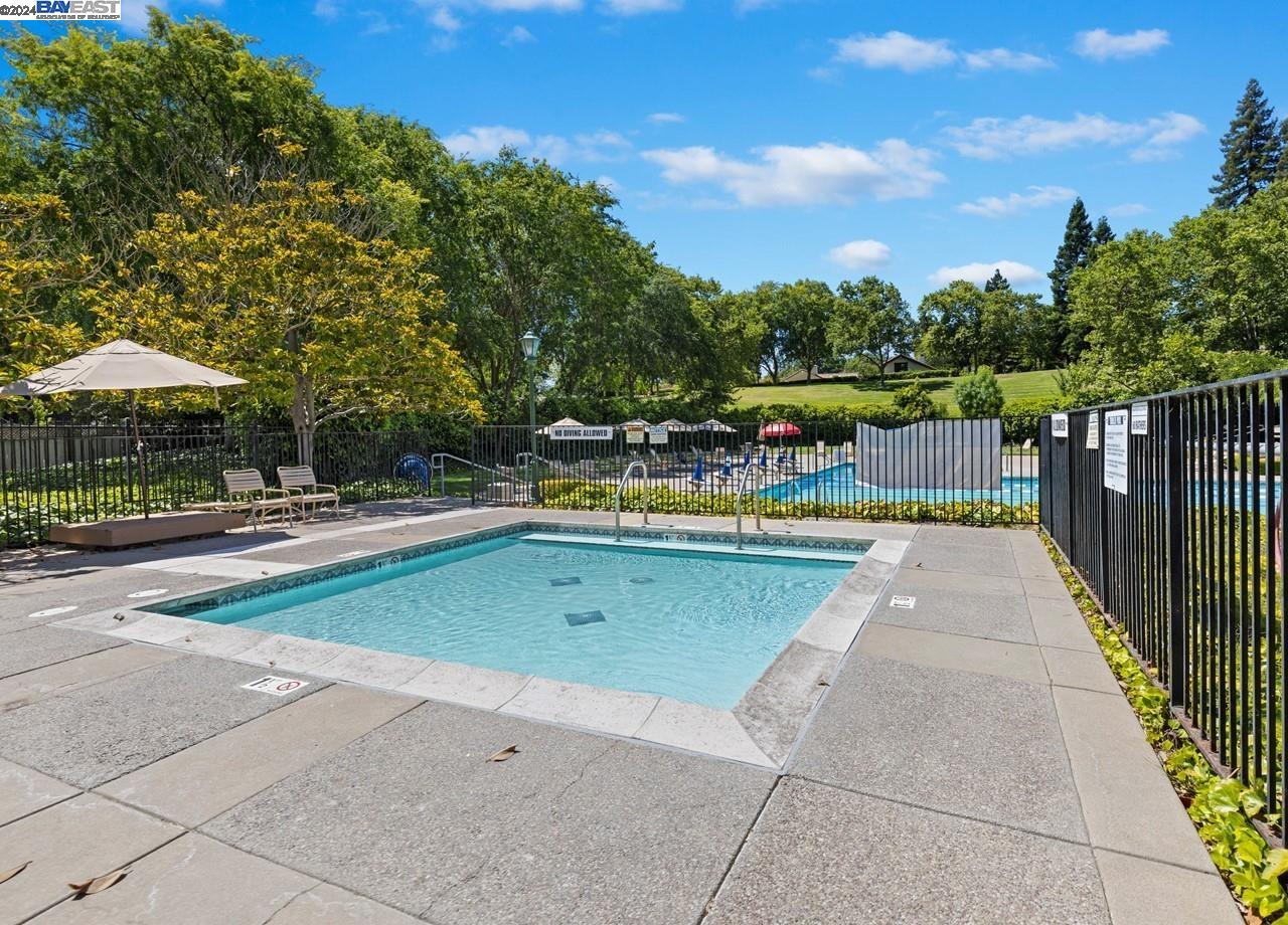 405 Old Orchard Ct