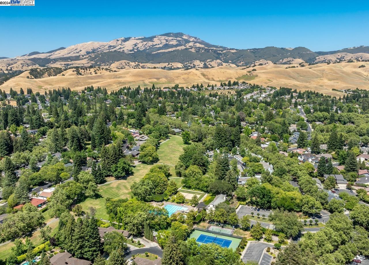 405 Old Orchard Ct