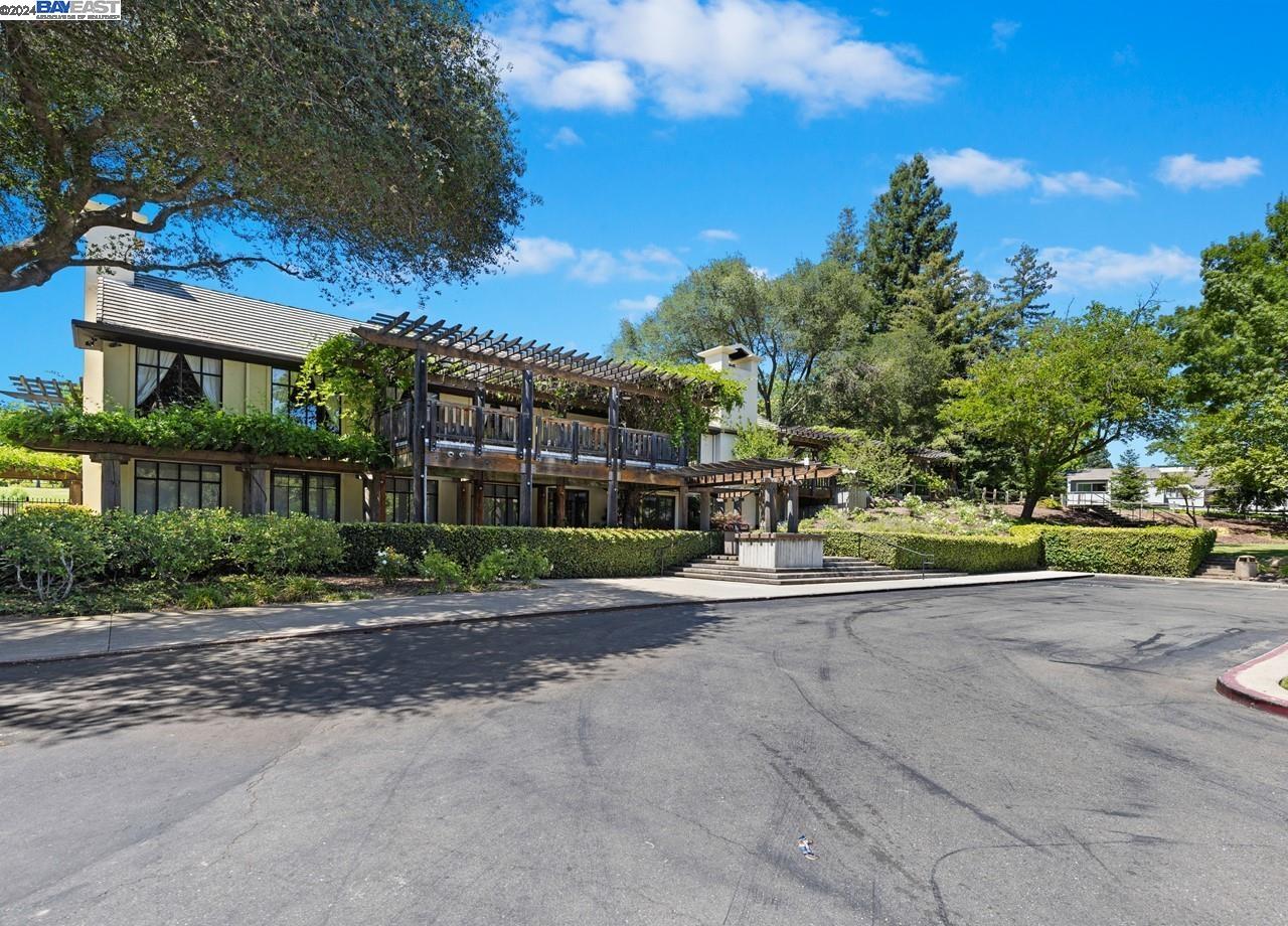405 Old Orchard Ct
