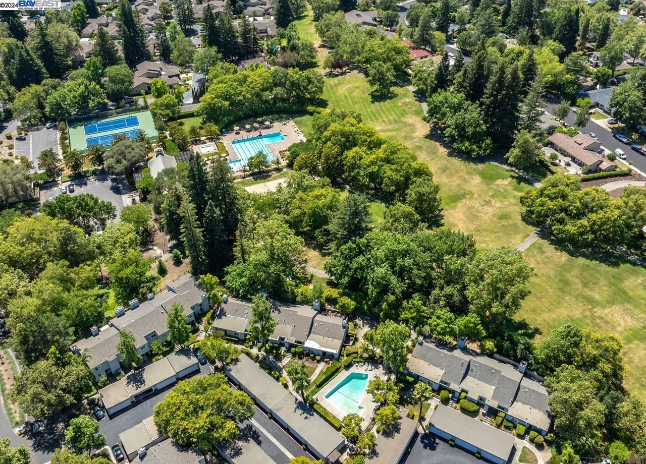 405 Old Orchard Ct