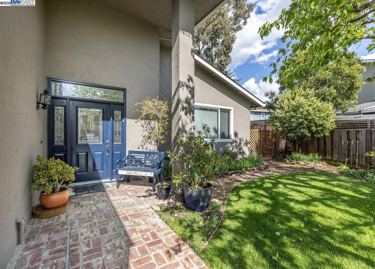 25 St Joan Ct
