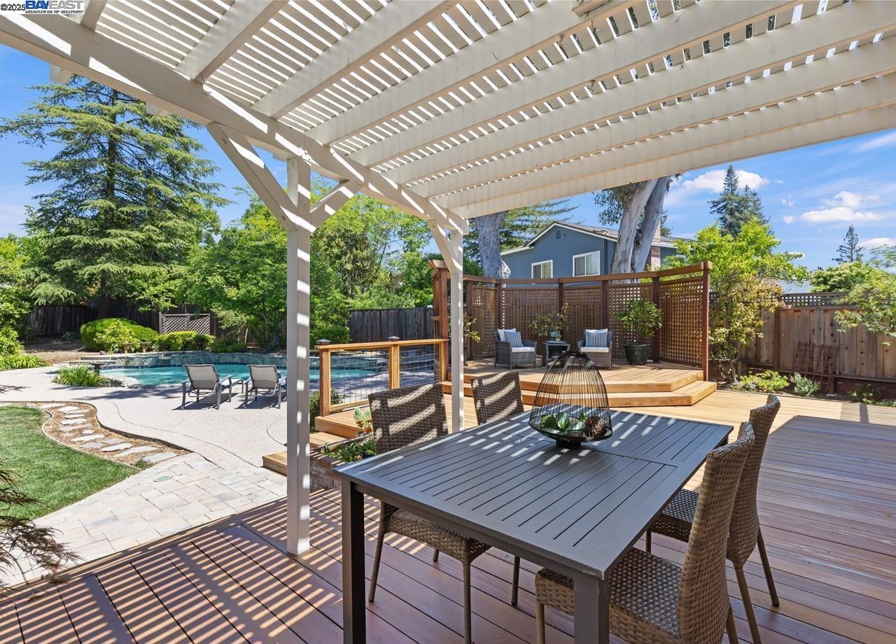 25 St Joan Ct