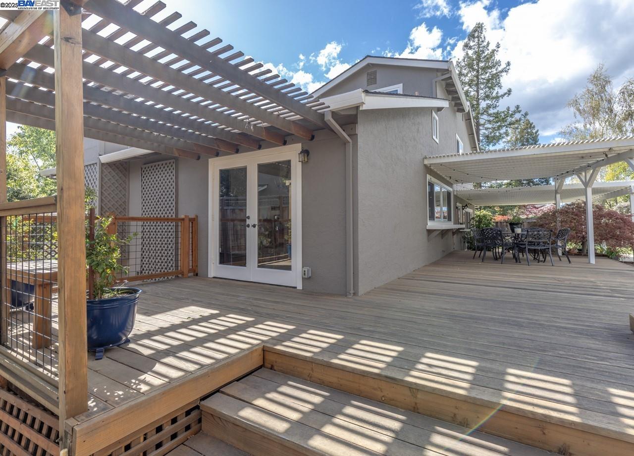 25 St Joan Ct