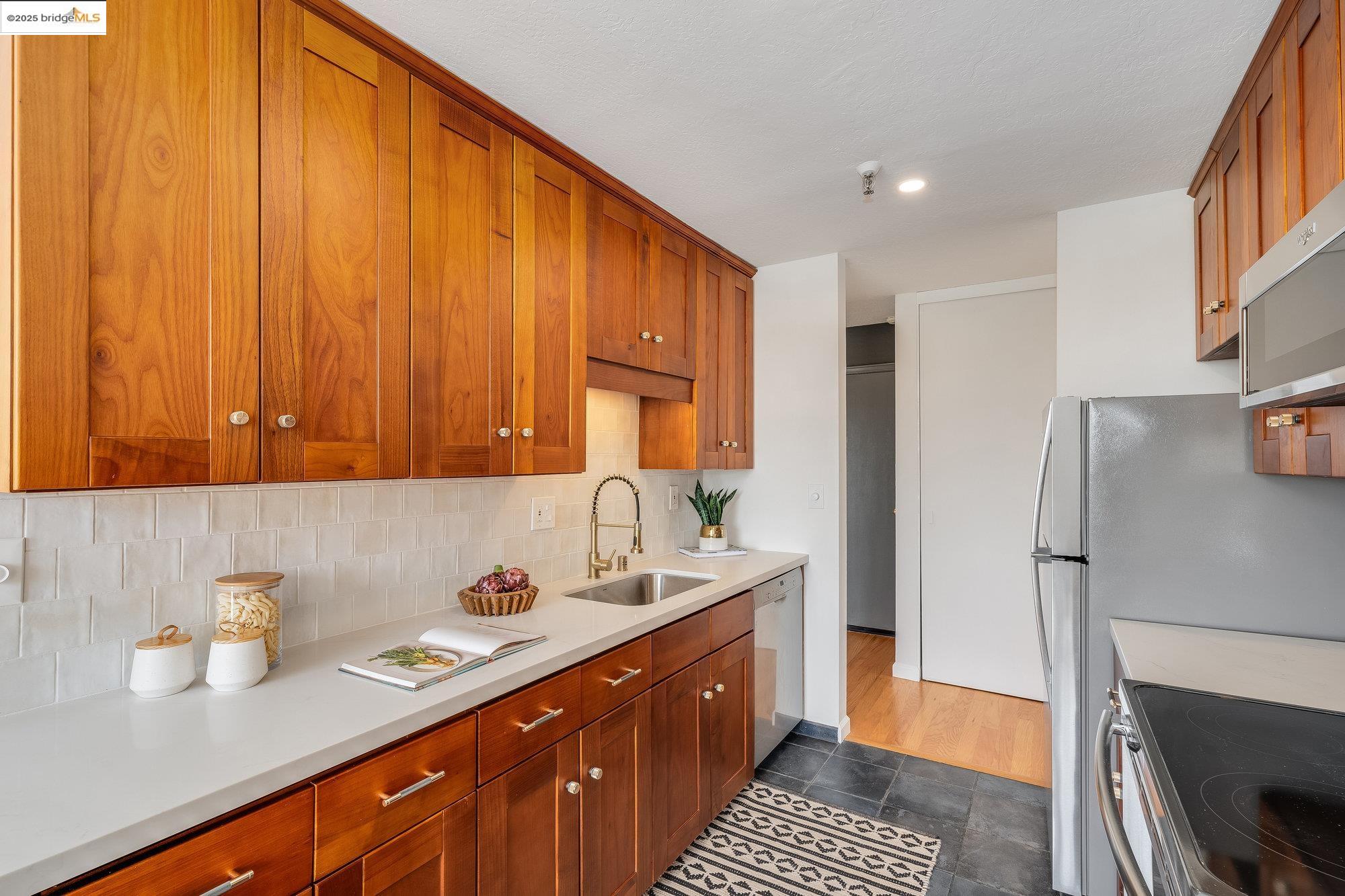 771 Kingston Ave. # 401