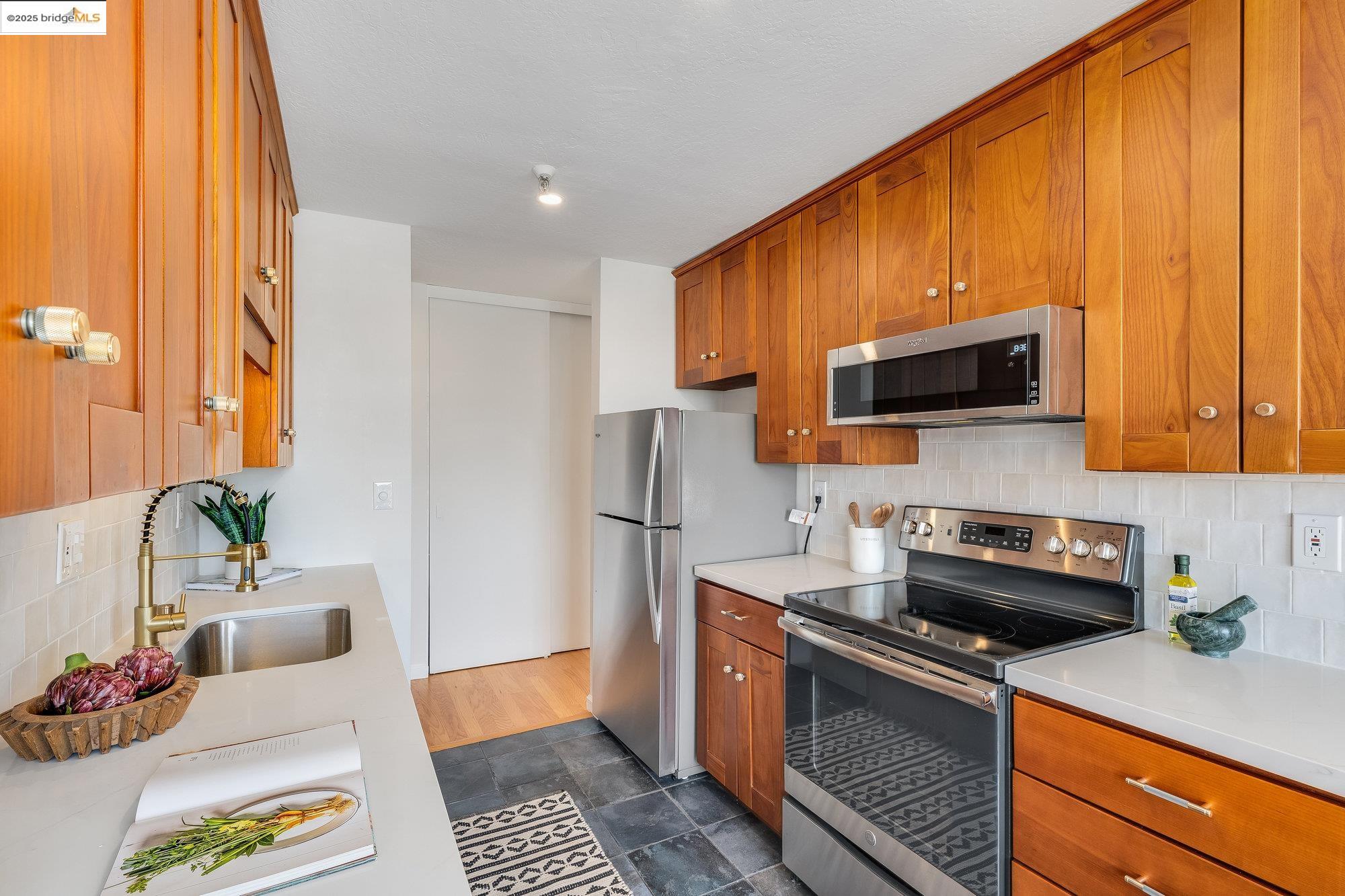 771 Kingston Ave. # 401