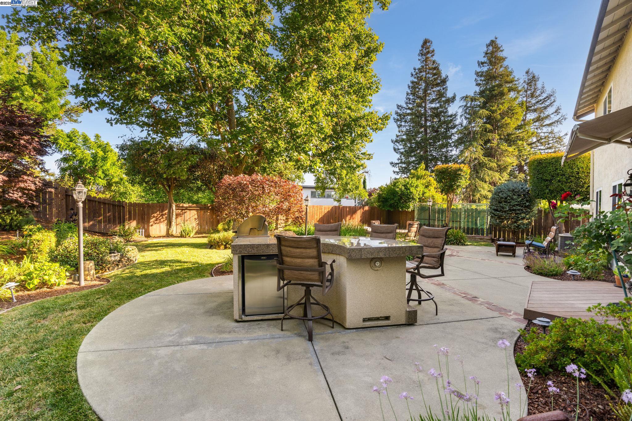 3366 Ensenada Dr
