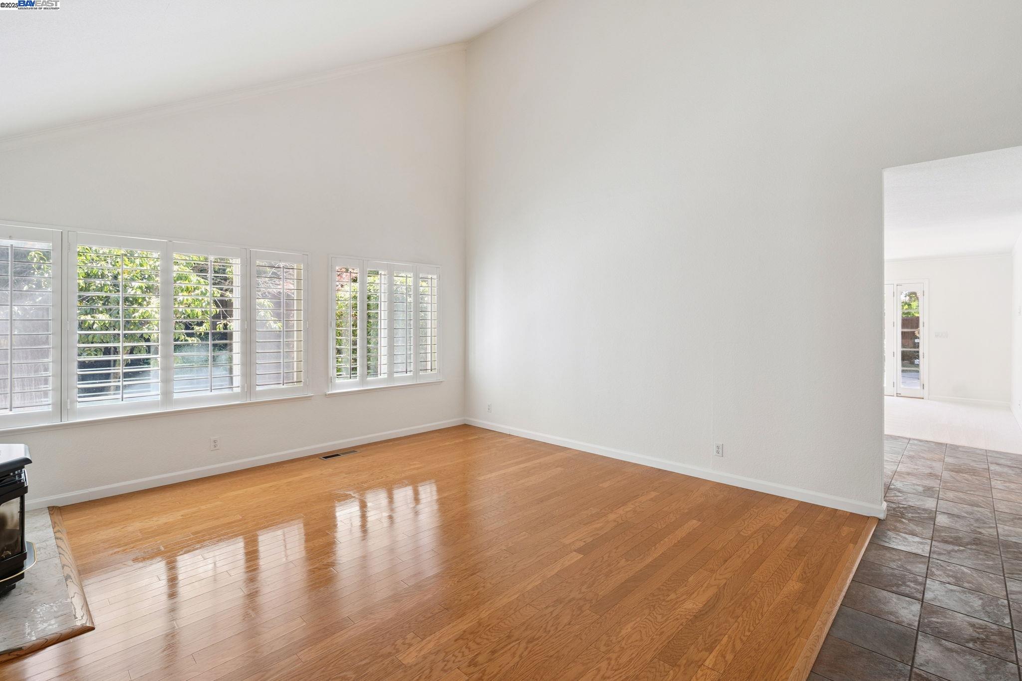 3366 Ensenada Dr