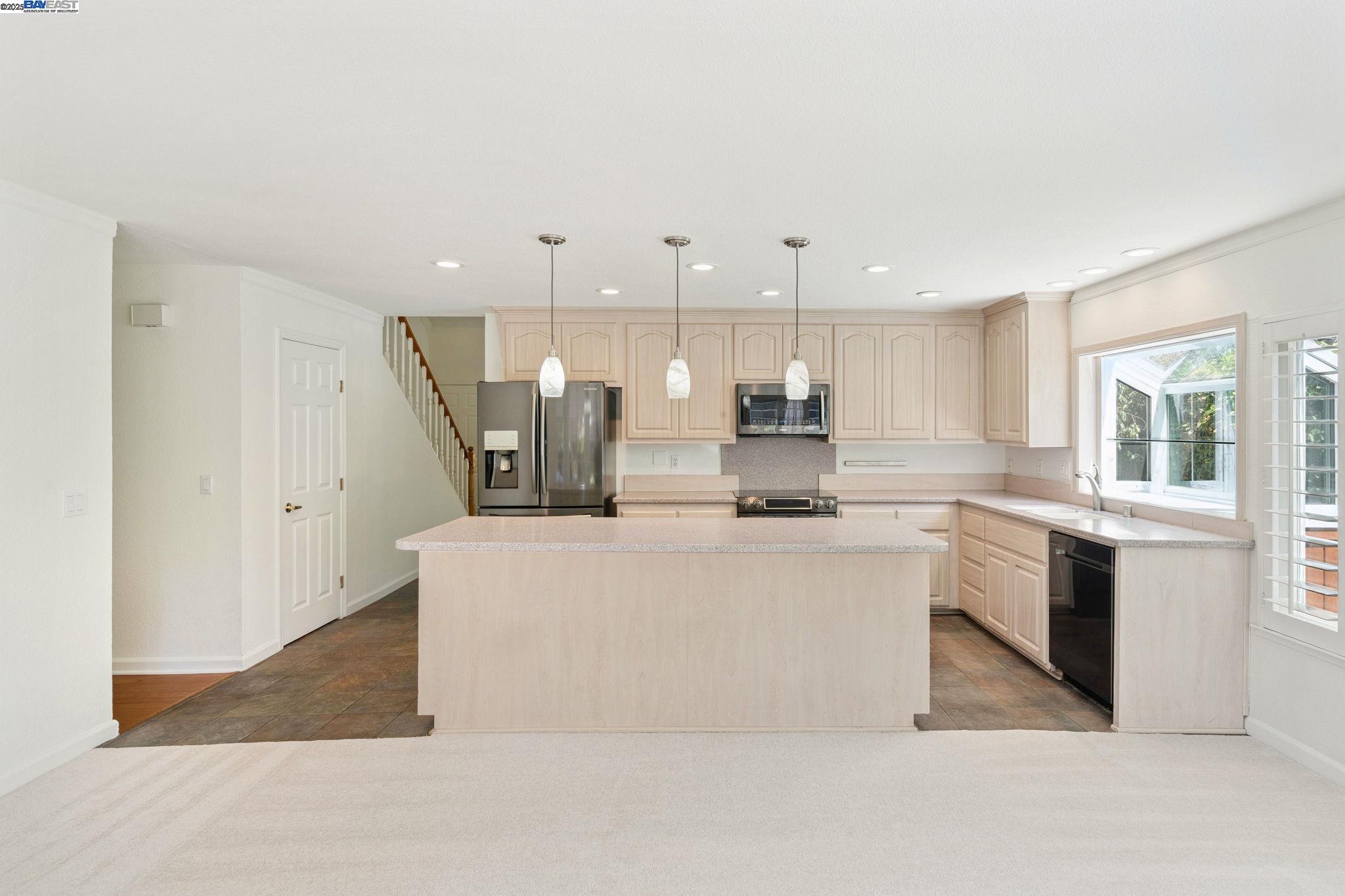 3366 Ensenada Dr