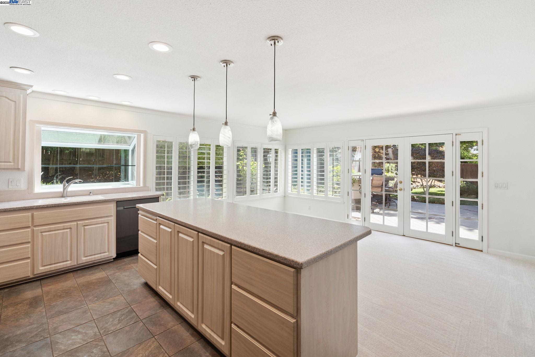 3366 Ensenada Dr