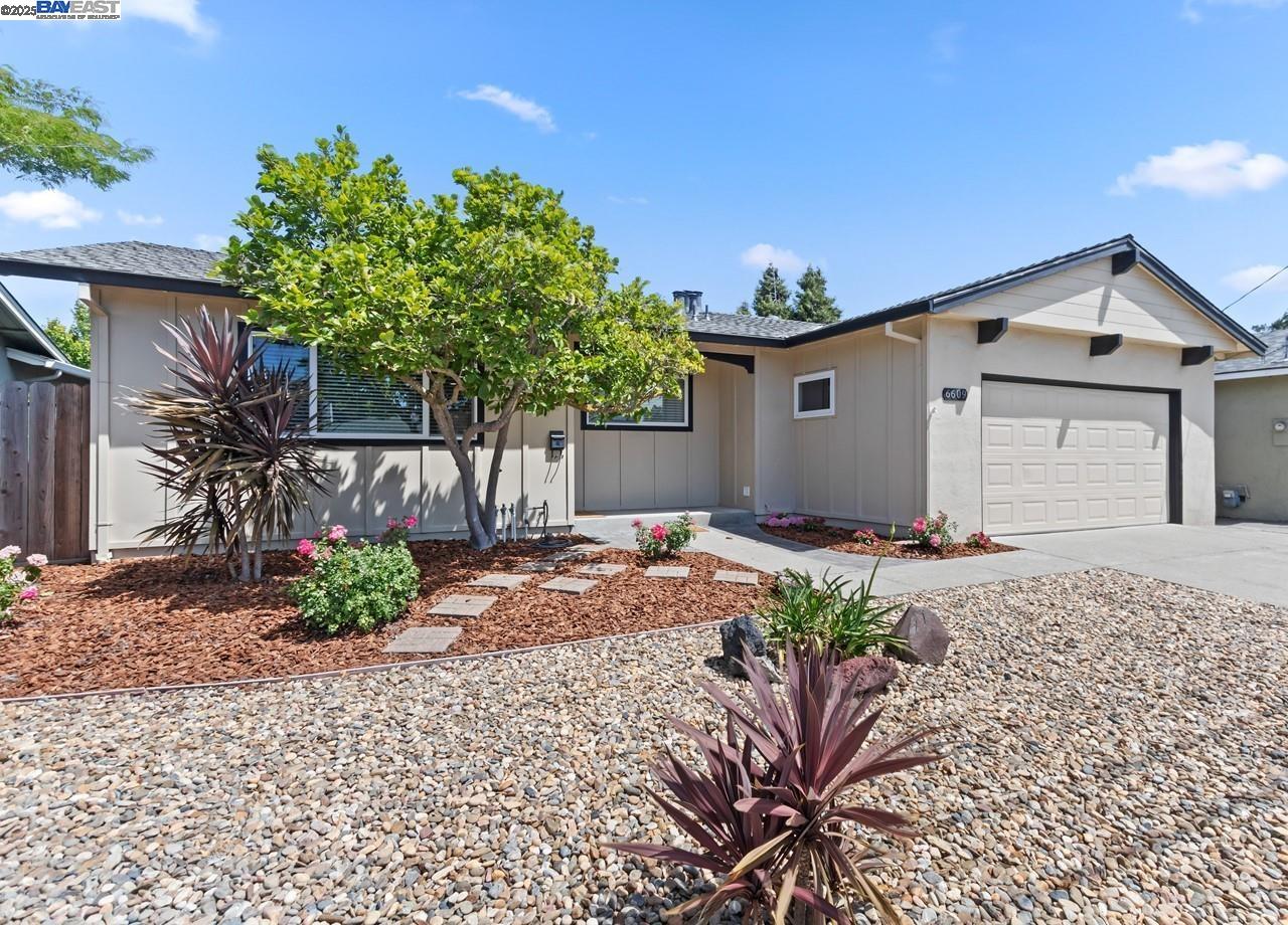6609 Spruce Ln