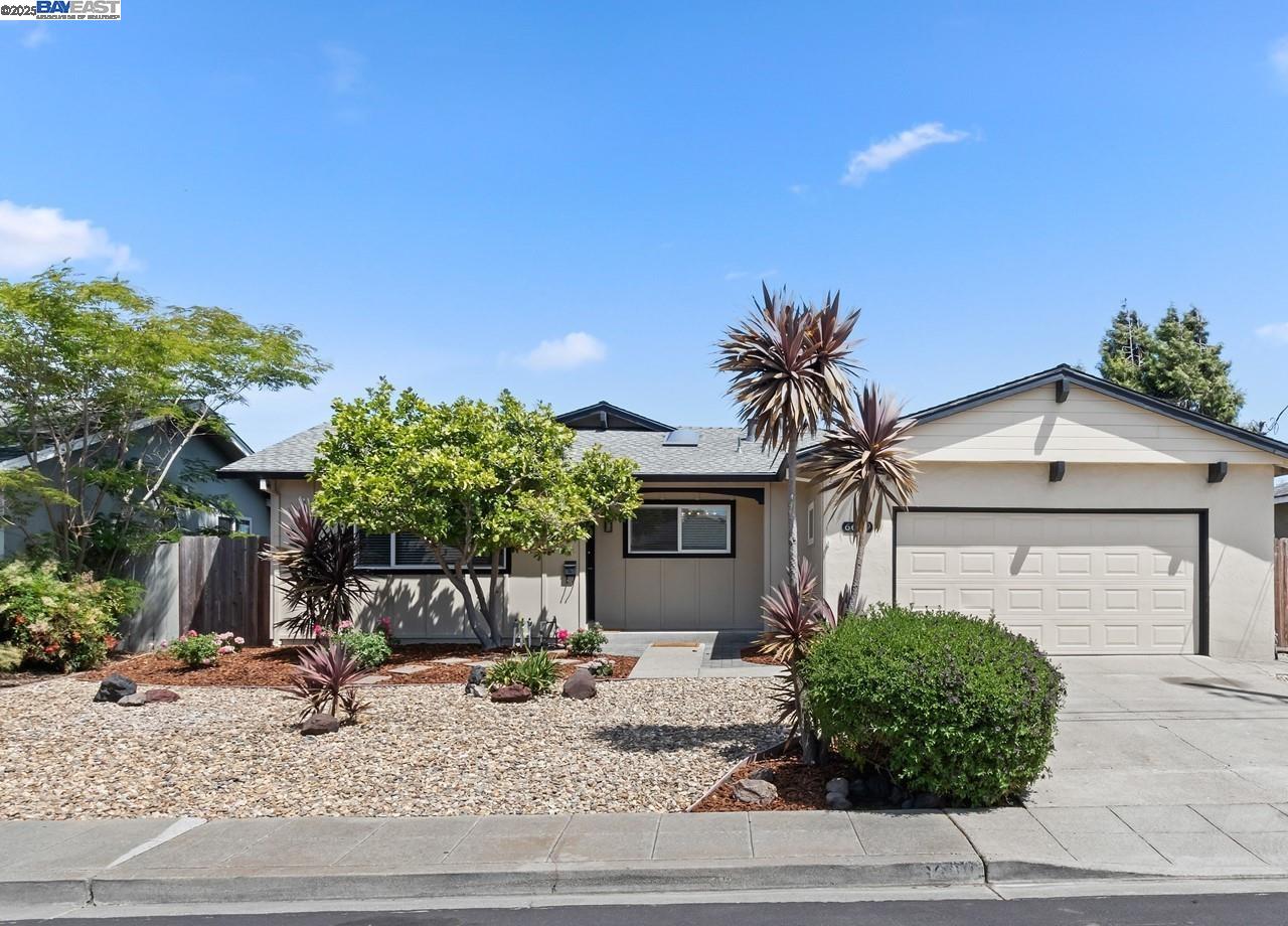 6609 Spruce Ln