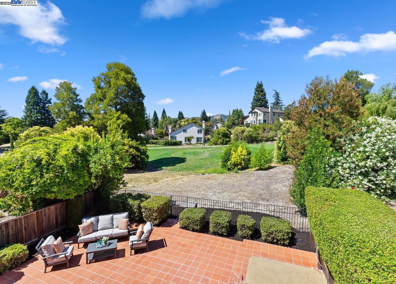 1375 Canyon Side Ave