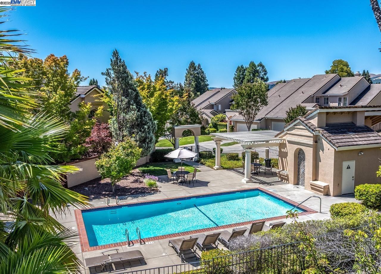 1375 Canyon Side Ave