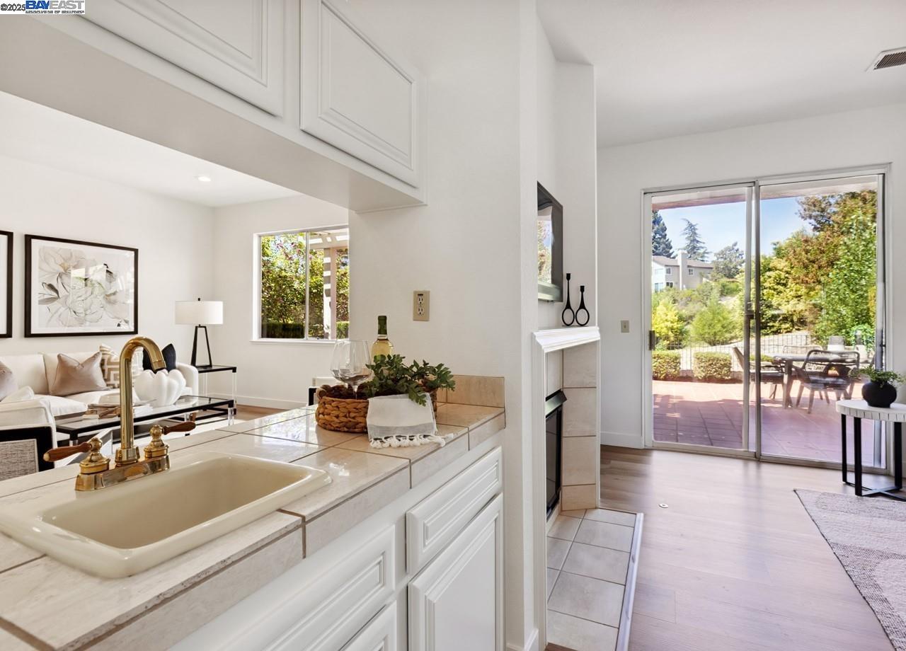 1375 Canyon Side Ave