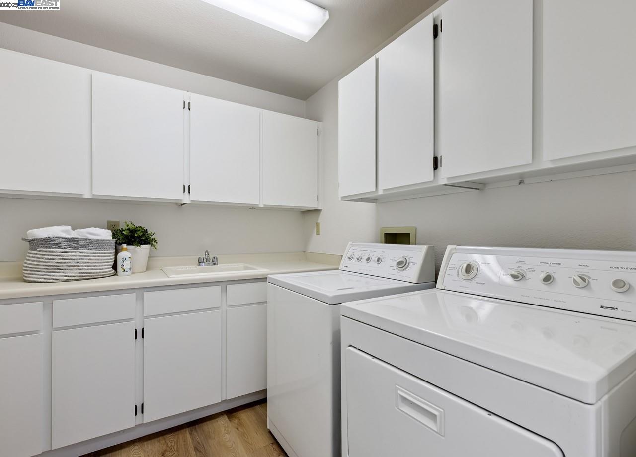 1375 Canyon Side Ave