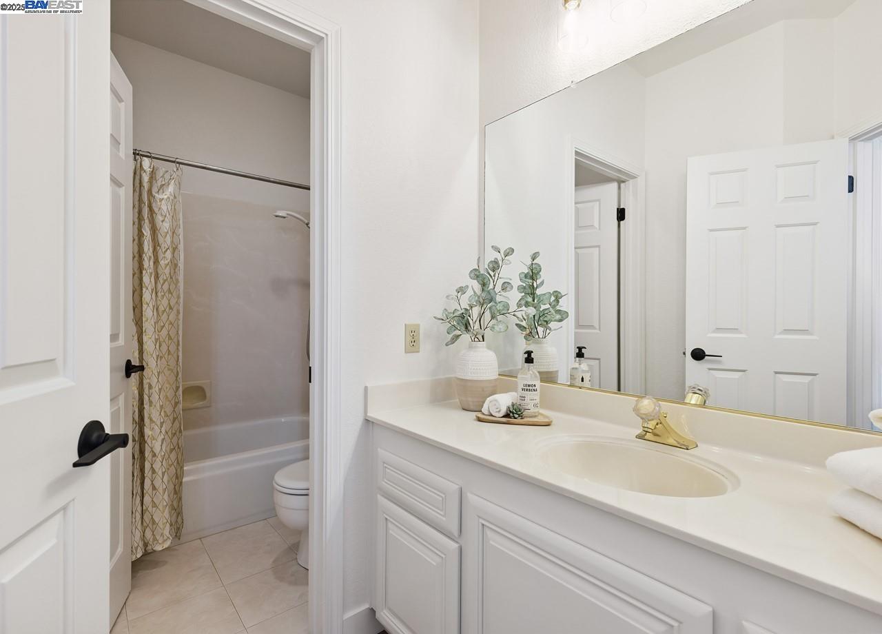 1375 Canyon Side Ave