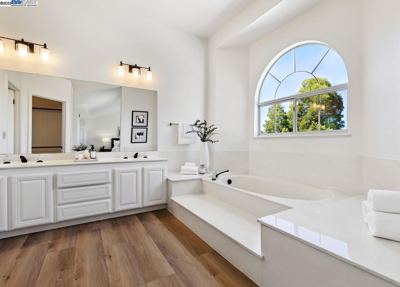 1375 Canyon Side Ave