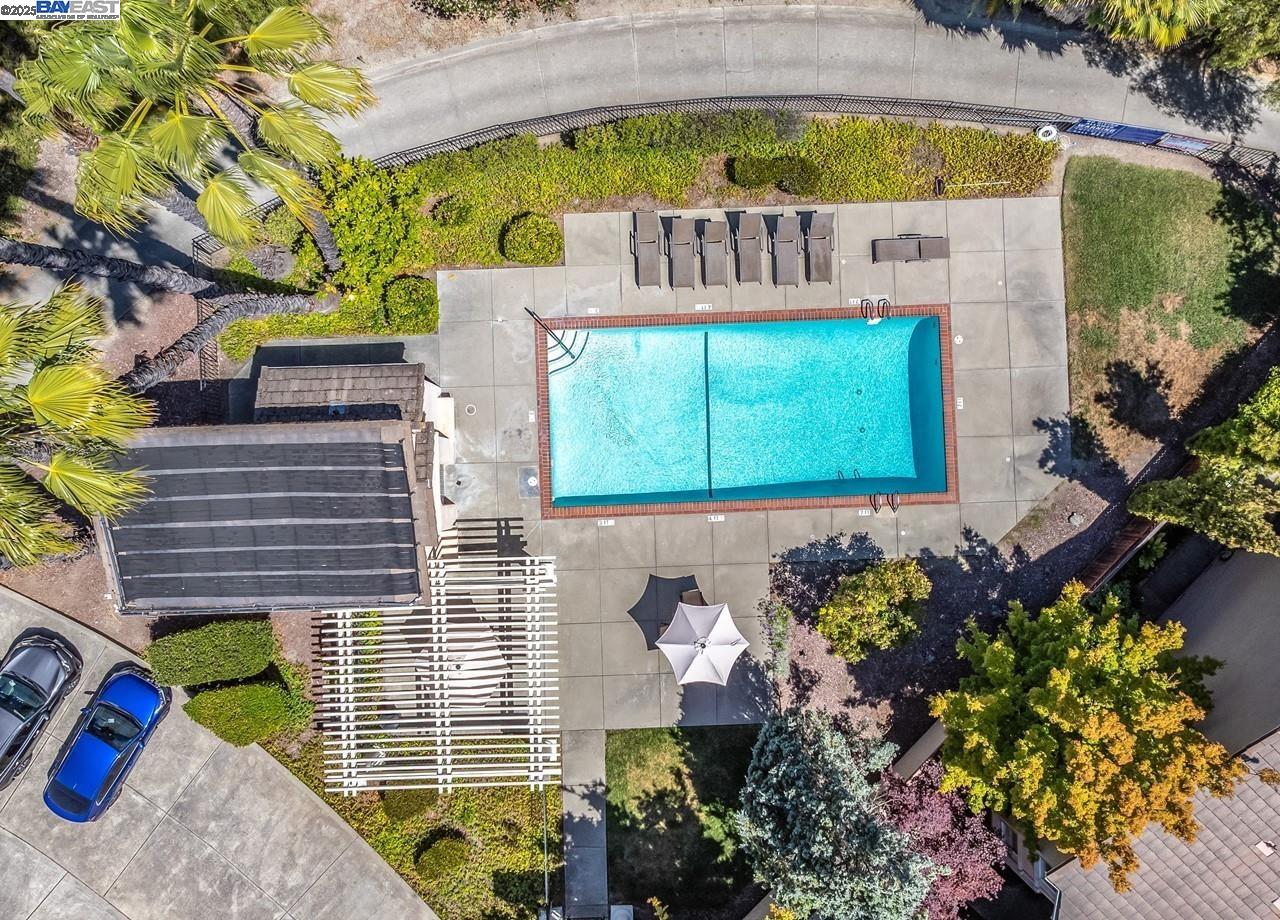 1375 Canyon Side Ave