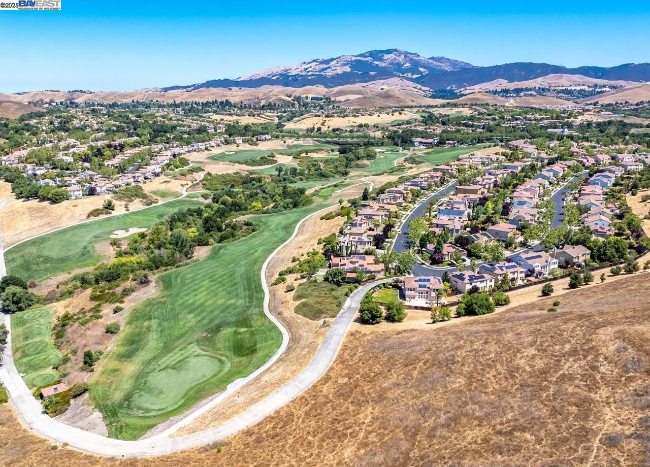 1375 Canyon Side Ave