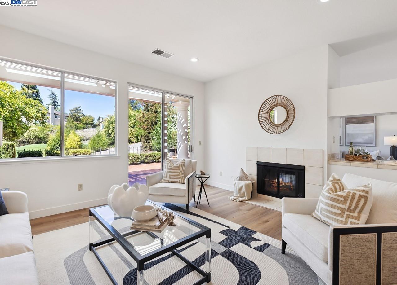 1375 Canyon Side Ave