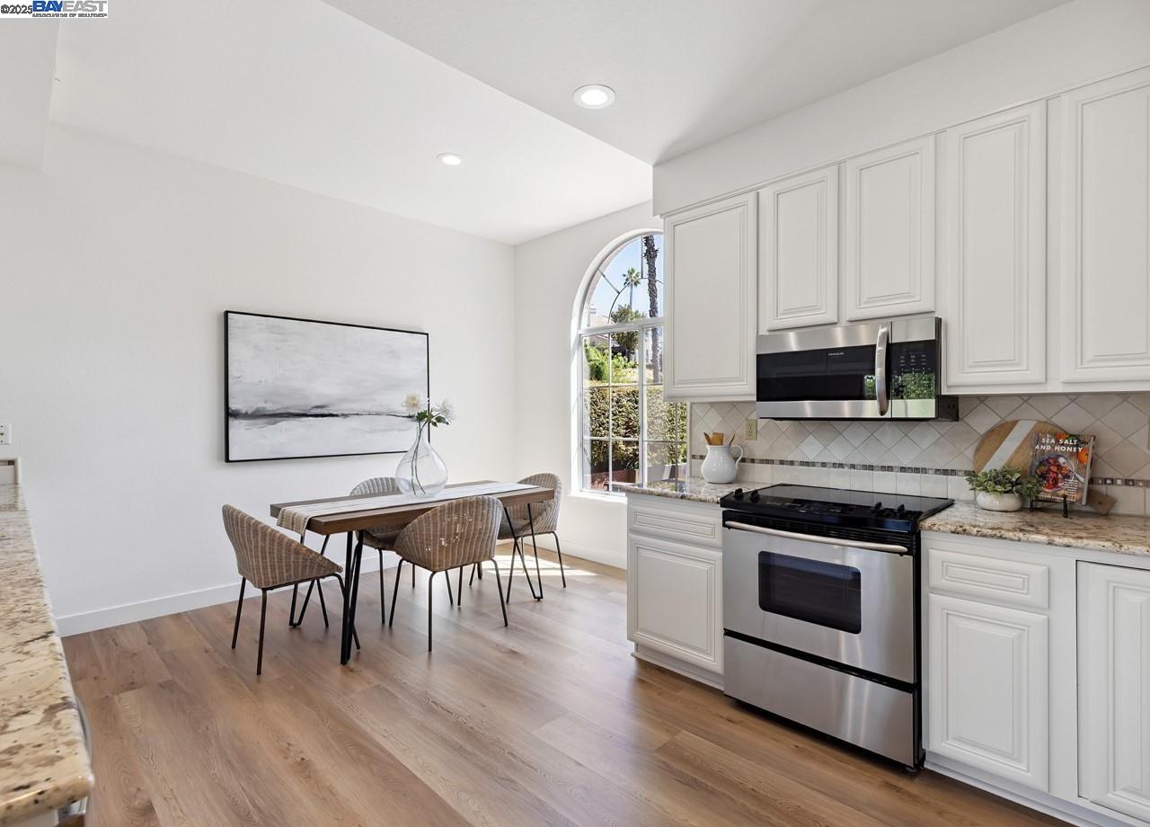 1375 Canyon Side Ave