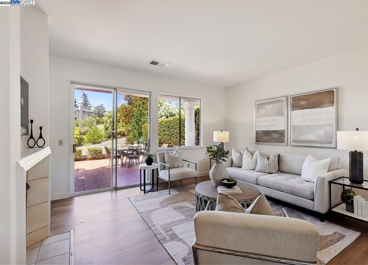 1375 Canyon Side Ave