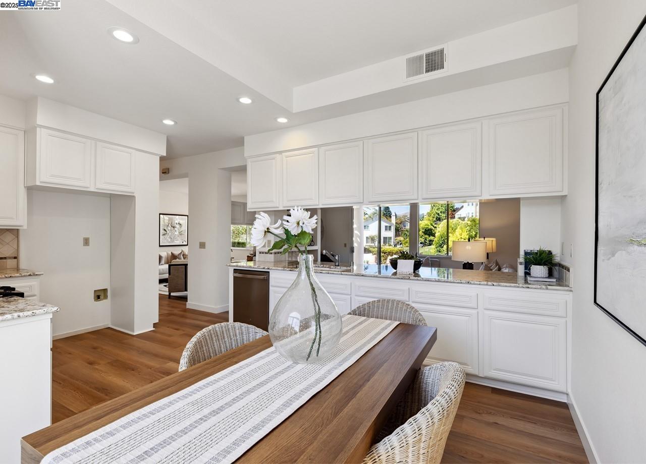 1375 Canyon Side Ave