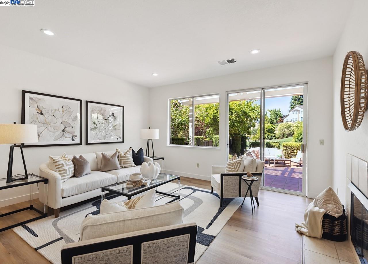 1375 Canyon Side Ave