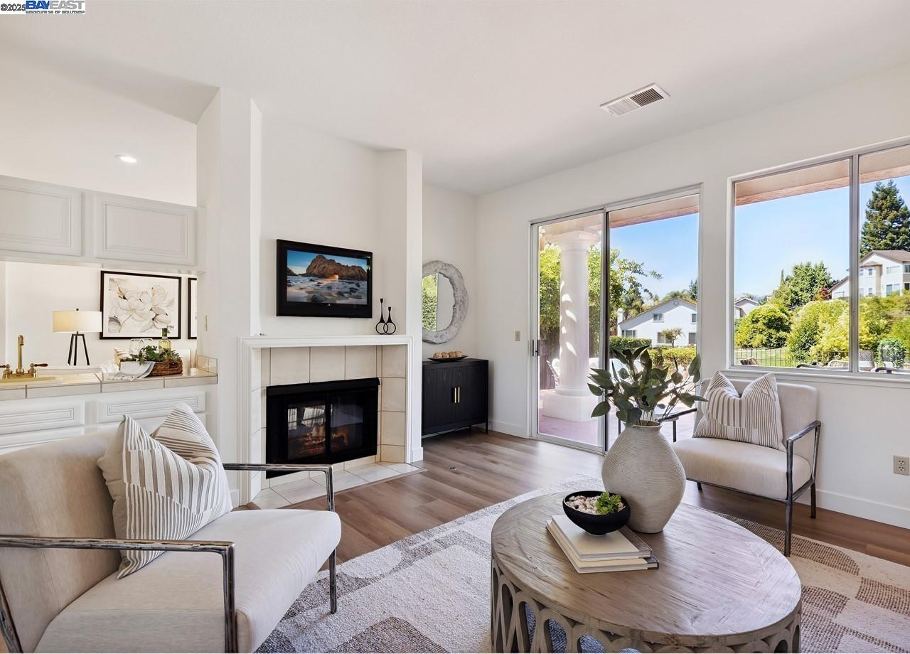 1375 Canyon Side Ave