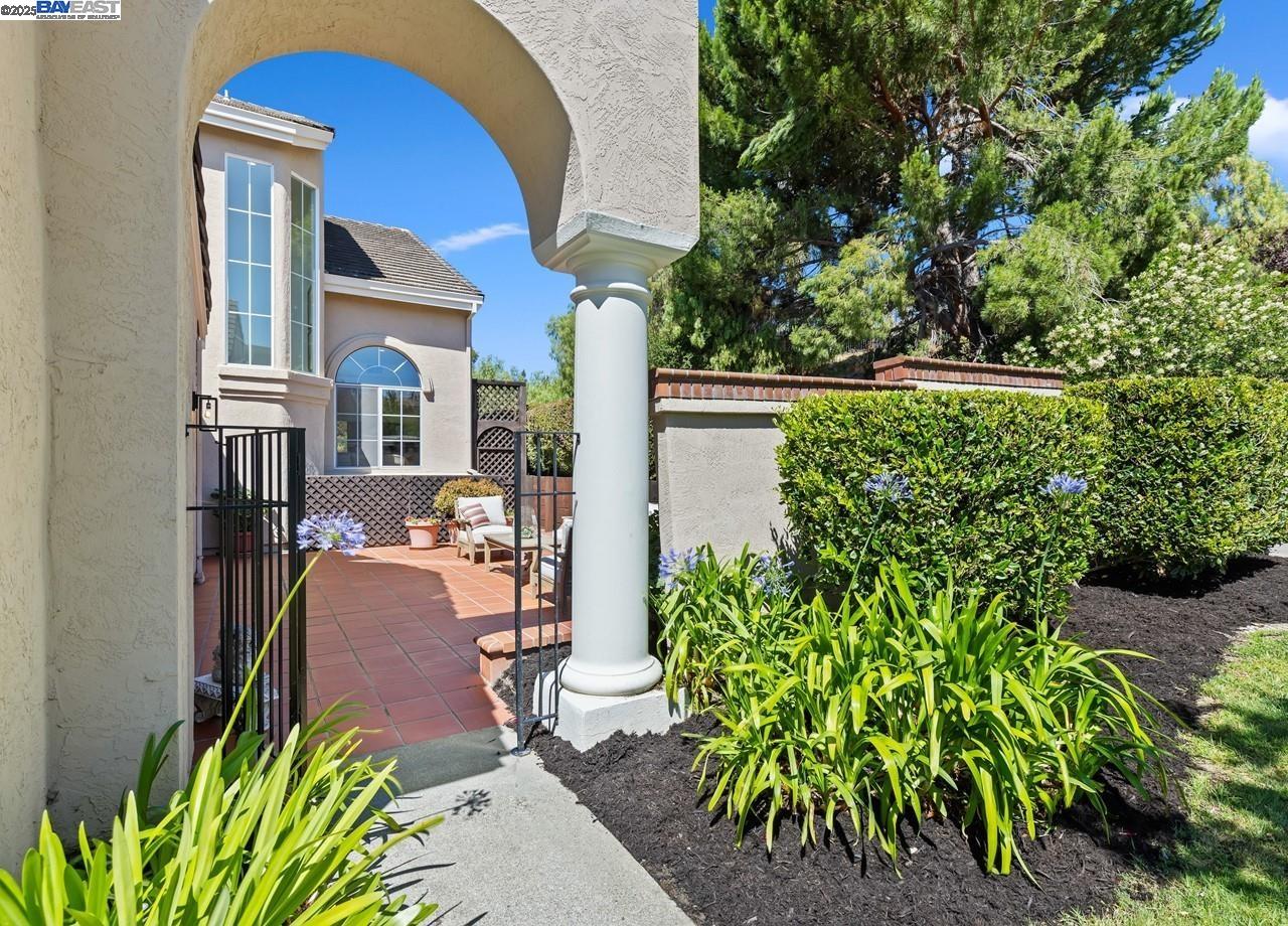 1375 Canyon Side Ave