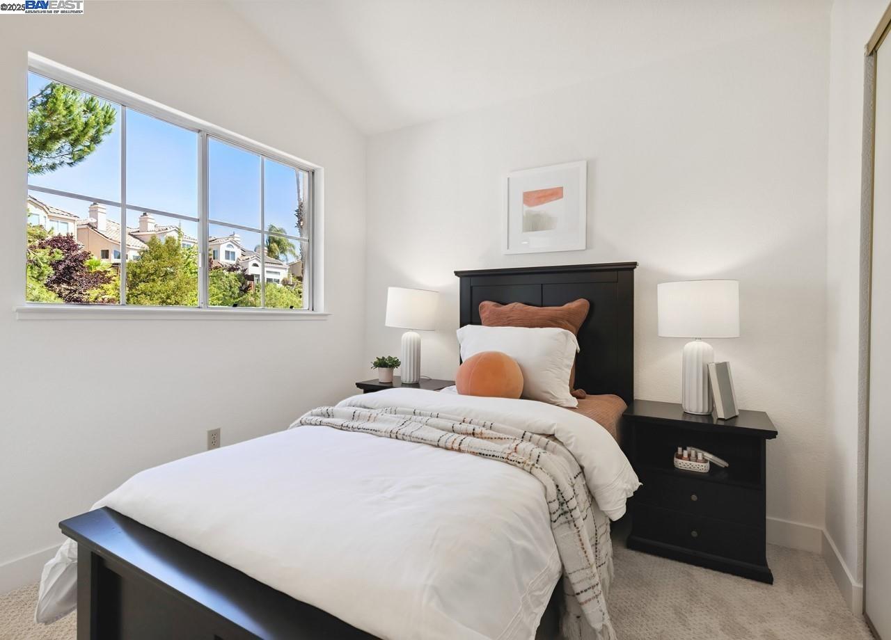 1375 Canyon Side Ave