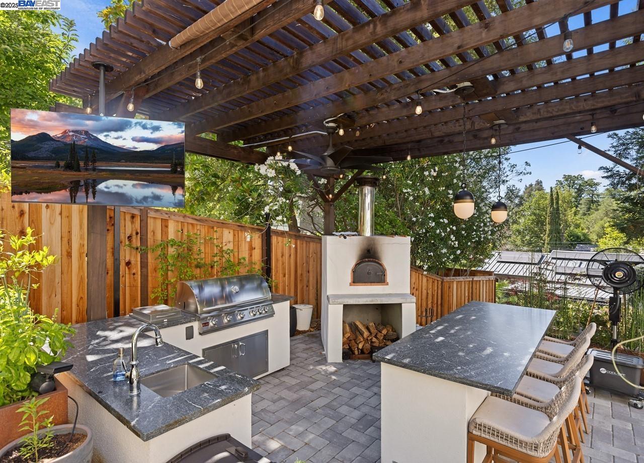 156 Del Monte Dr