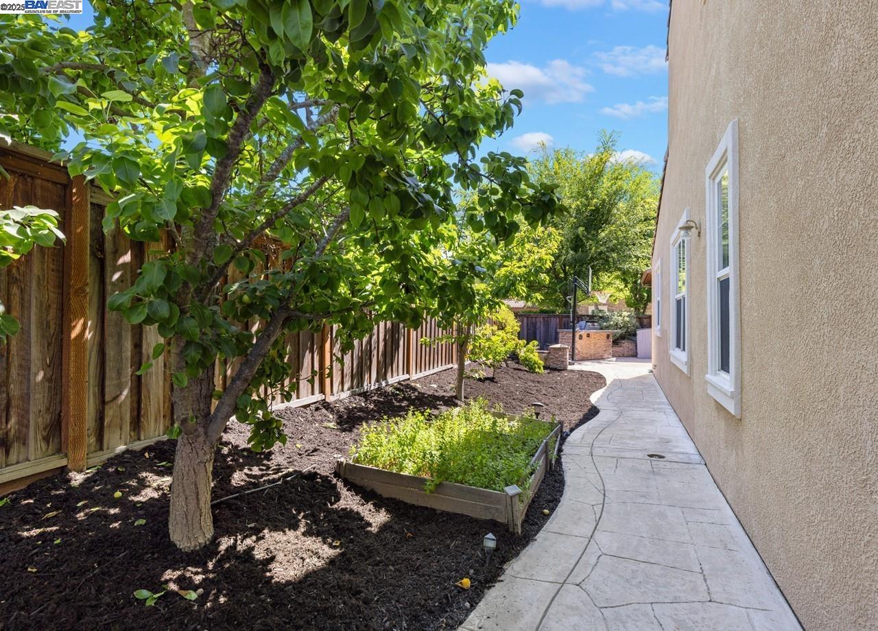 7563 Balmoral Way