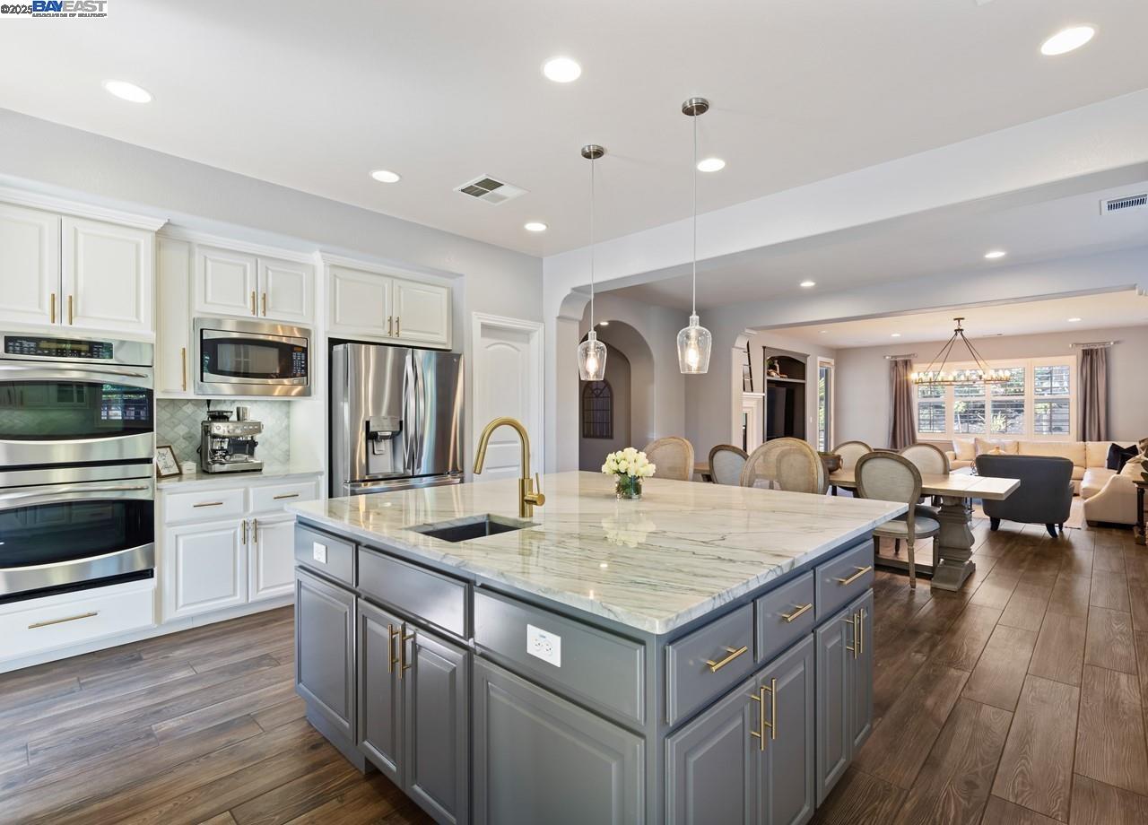 7563 Balmoral Way