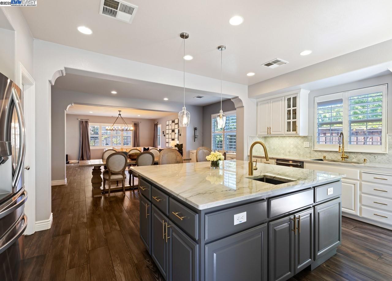 7563 Balmoral Way